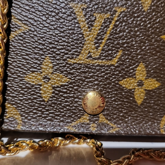 LOUIS🌻VUITTON Wallet with adjustable chain - Picture 10 of 14